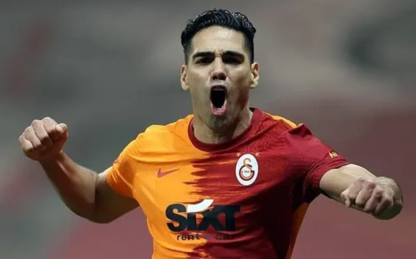 A Radamel Falcao en el Galatasaray para rescindir su contrato le pagarán $2 millones de euros, esa información fue confirmada por el medio turco Sabah. Falcao tiene un salario mensual de $490 mil euros y la cifra que le darán para decirle adiós a su relación de trabajo equivale a 4 meses de su salario. Hay un club argentino que le abrió las puertas pero no le garantiza un buen sueldo.
