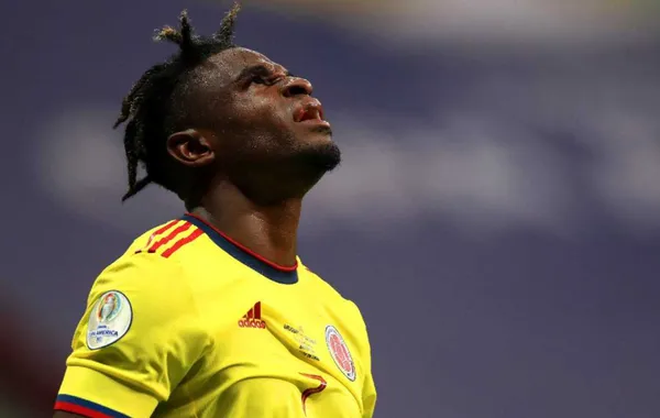 A Zapata le quedó grande jugar con Colombia y acumula una estadística tan negativa que no se explica como es llamado a la Selección Colombia.