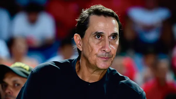 Al parecer fueron escuchadas las oraciones de los hinchas del “Verdolaga” para que se terminara de ir el director técnico.