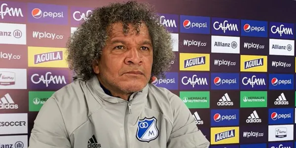 Alberto Gamero en una rueda de prensa