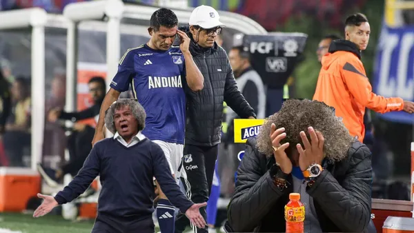 Alberto Gamero no podía creer el gol que perdió Silva (Fotos: AS, Diario César)