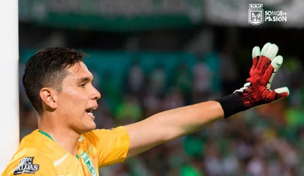 Aldair Quintana fue el único jugador rescatable al atajar un penal para Atlético Nacional pero no soportó el malestar y descompromiso de tres compañeros y esto les dijo.