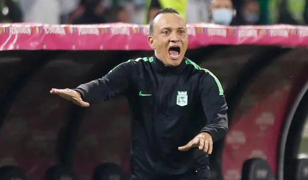 Alex Castro fue expulsado por una irresponsabilidad que cometió en la derrota ante Cali y Alejandro Restrepo no lo usaría más en lo que resta la temporada