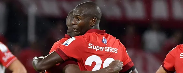 Alexandre Guimarães no conoce la victoria en su regreso al conjunto escarlata.