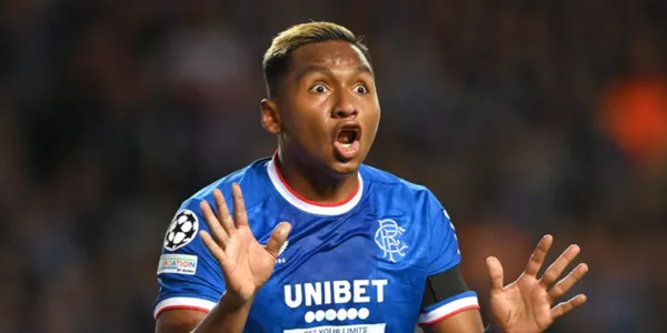 Alfredo Morelos no ha pasado su mejor momento en Escocia, lo han atacado y recibió un espaldarazo en su club de una ex figura.