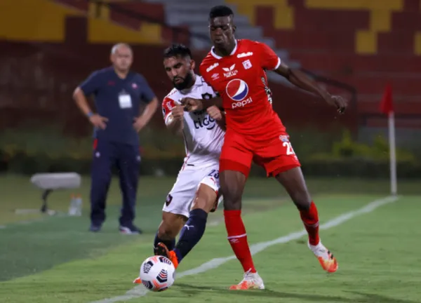 América de Cali acaba de recibir una oferta económica del Watford de Inglaterra por el pase de Pablo Ortiz, la cifra serían $3.5 millones de euros. Este monto deshace la oferta inicial del Club Talleres de Argentina, quienes habían colocado sobre la mesa un precio de $1.5 millones de euros por los derechos del jugador. Juan Carlos Osorio ahora sí tiene un motivo para apoyar esta transferencia.