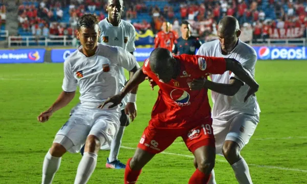 América de Cali lució pálido y desorientado en la casa de Envigado. Pese a ello se llevan un punto que suma en la tabla