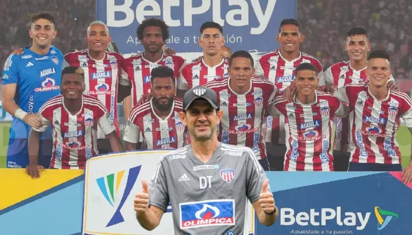 Arturo Reyes con el buzo de Junior.