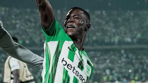 Atlético Nacional confirma que Marino Hinestroza continuará en el equipo para la temporada 2025, tras días de incertidumbre.