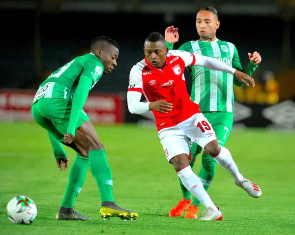 Atlético Nacional e Independiente Santa Fe acaban de protagonizar un hecho lamentable en la Liga Betplay Dimayor, en la jornada 3 del torneo clausura. Se suscitaron unas acciones violentas que comprometieron a ambos equipos. Sin embargo, el cuadro “Verdolaga” y el elenco “Cardenal” tienen en su historia algunos jugadores que han militado en ambas oncenas como lo fueron: Edwin Cardona, Aldo Leao Ramírez, Francisco Nájera y Jonathan Copete. Hay otro jugador que no figura en esa lista y ha sido muy respetuoso.