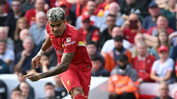 ¡Bromas en el Liverpool! Alexander-Arnold y su divertido regalo. Foto: Instagram