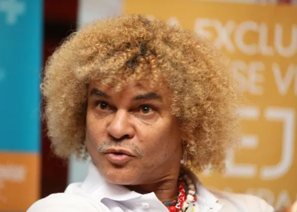 Carlos Valderrama sacudió las redes sociales con su nueva imagen y se hizo tendencia en toda Colombia.