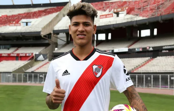 Carrascal tras sus actuaciones en los últimos partidos con River Plate ha logrado recibir elogios por parte de la prensa argentina y se ha reducido la crítica en torno a su figura. El Diario Olé lo catalogó en su último juego como: “Enchufado, preciso y desequilibrante”. Por ese motivo, Marcelo Gallardo podría estar descartando la opción de venderlo y hacer el mismo proceso de desarrollo progresivo que le aplicó a Rafael Santos Borré. Sin embargo, hay un club europeo con una buena oferta económica que desea llevárselo.
