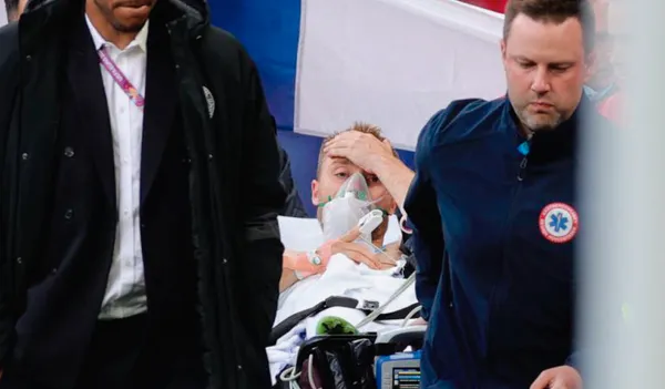 Christian Eriksen se desplomó en pleno terreno de juego y causó conmoción mundial.