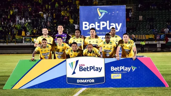 Cientos de hinchas se dieron cita en el aeropuerto para despedir al equipo. Foto: Instagram