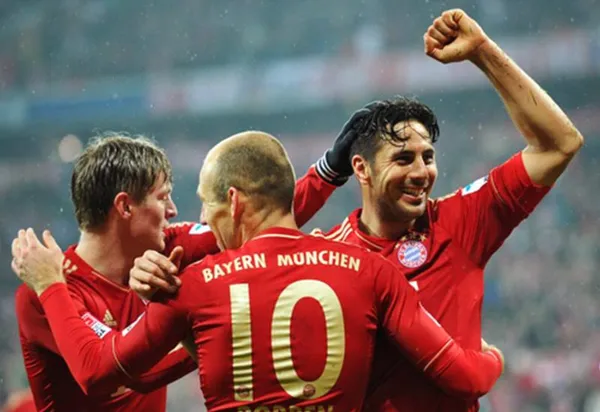 Claudio Piazarro comentó que le gustaría ver a su amigo Jhon Córdoba en la Selección Colombia, pero que eso depende Reinaldo Rueda y dejó un comentario interesante sobre el próximo partido de Colombia contra Perú.