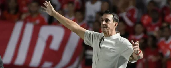 Conmebol impuso una muntal económica al conjunto escarlata luego del escándalo del entrenador en Copa Sudamericana.