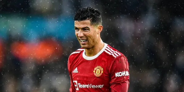 CR7 tiró el celular de un niño que lo grababa mientras salía del terreno del juego. El portugués se ha disculpado.