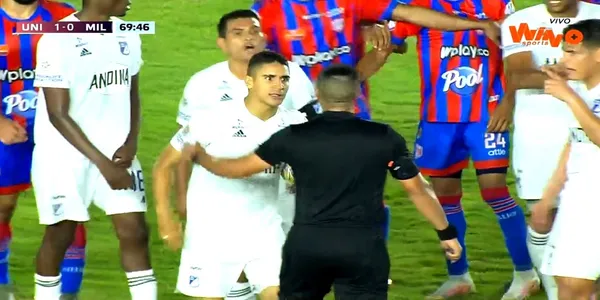 Daniel Cataño de Millonarios FC casi sale lesionado contra el Unión Magdalena.