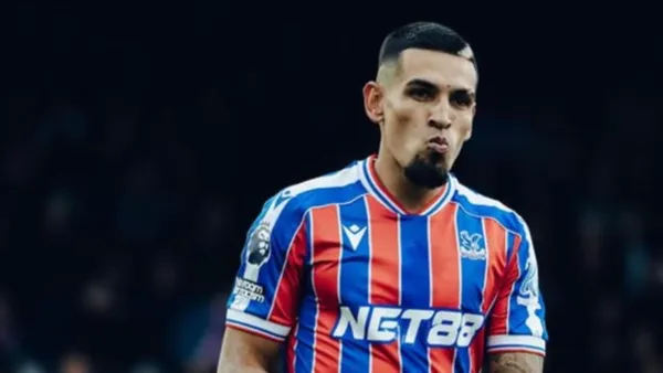 Daniel Muñoz, presente en la derrota de Crystal Palace ante Manchester United