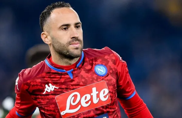 David Opsina pese a que es el mejor portero de la serie A de Italia sufrió una caída que lo perjudica a lo interno del Napoli.