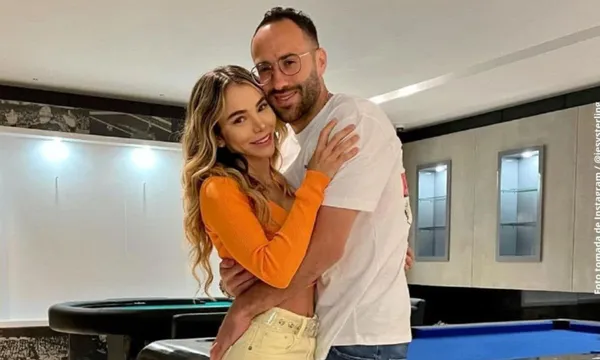 David Ospina como jugador de alto nivel necesita tener la mayor concentración posible en su día a día. Es por ello que no lo pensó dos veces al momento de invertir una alta suma de dinero en un negocio para su esposa Jesica Sterling. Según fuentes cercanas al jugador, Ospina ayudó a su esposa en el año 2017 en la creación de un negocio que lleva por nombre: Sterling Grace Nails Spa, un lugar para que las damas se realicen el mantenimiento de las uñas. Un negocio de este tipo conlleva a una inversión inicial aproximada de $400 mil dólares, luego vienen otros gastos. No obstante, el negocio luego trae ganancias considerables.