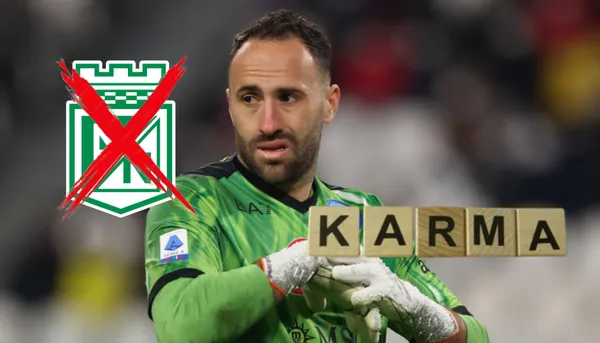 David Ospina con el buzo del Napoli.