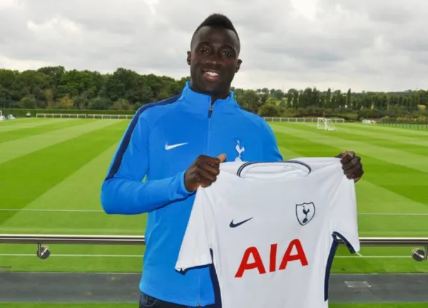 Davinson Sánchez aparte de su exitosa carrera en el mundo del fútbol tiene una alianza comercial con una agencia especializada en la representación de deportistas y artistas. La agencia se llama LATOPE y tiene entre sus talentos a: Erik Lamela, Emiliano Martínez, Douglas Costa, Santiago Arias y Juan Pablo Ángel, entre otros. Este negocio le reporta grandes ganancias por cada contrato de representación, eventos o campañas publicitarias. Se acaba de conocer a cuál equipo se marcharía Sánchez en este mercado de pases.