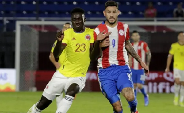Davinson Sánchez en el partido de la Selección Colombia contra Paraguay fue uno de los culpables de sacar ese empate que le hizo perder dos puntos claves a Reinaldo Rueda.