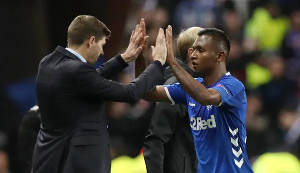 Desde Inglaterra llueven los elogios para Yesenia Morelos, esposa del Búfalo, tras el rumor de su llegada a suelo inglés.