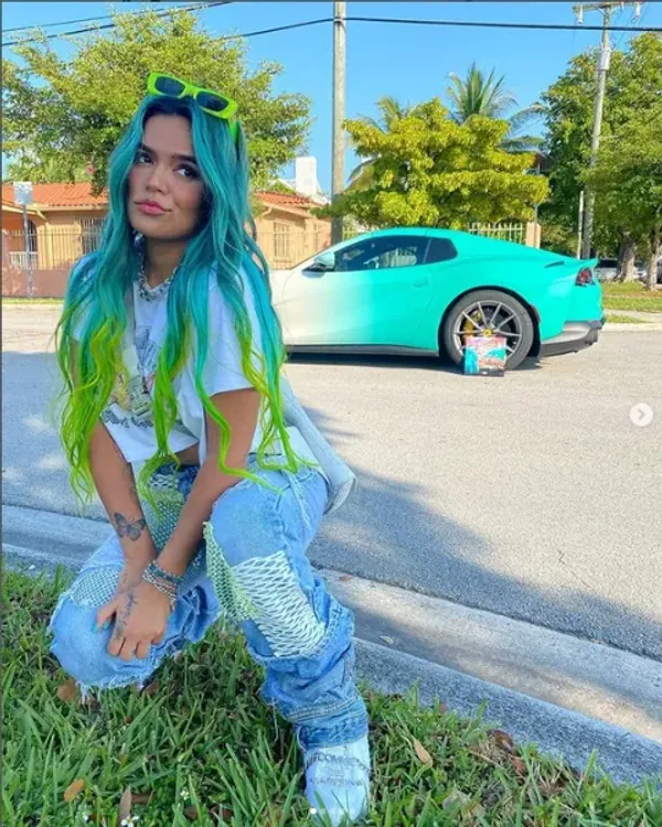 Desde la ruptura con Anuel AA la cantante se ha visto envuelta en muchos chismes, uno de esos la ubican con el jugador de fútbol James Rodríguez, pero ahora se filtra un video donde parece otra la historia.