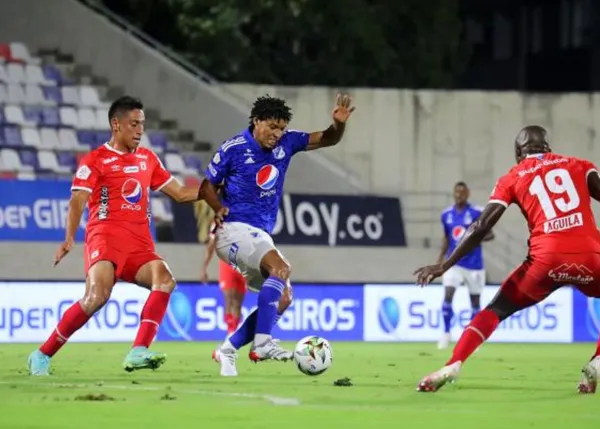 Dolorosa derrota para el equipo de Alberto Gamero en el estadio Romelio Martínez