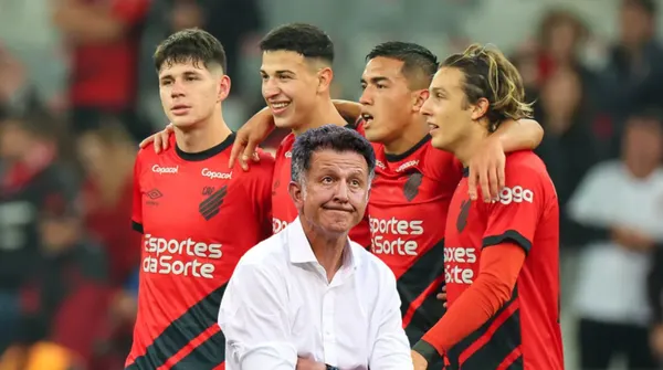 DT de Athletico Paranaense explotó contra sus pupilos. FOTO: Globo Esporte