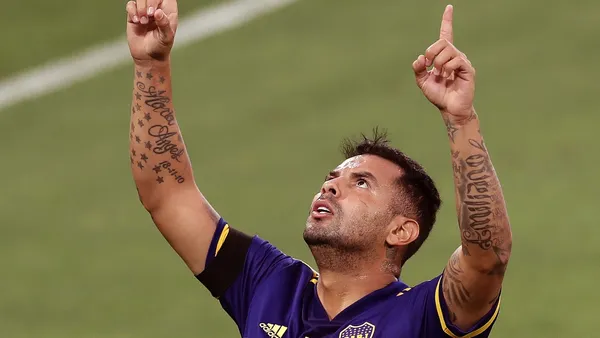 Edwin Cardona es la gran figura de Boca Juniors y se ganó un apodo que lo compara con el mejor futbolista de la historia.