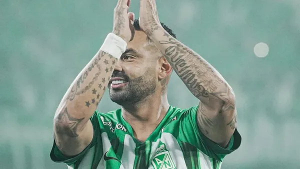 Edwin Cardona estudia para ser director técnico tras su retiro como jugador. Foto: Instagram