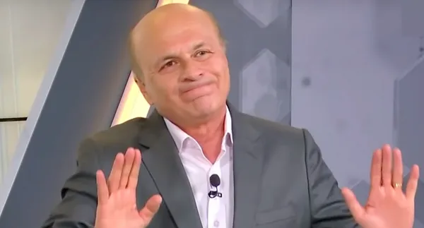 El afamado comentarista aprovecho su programa radial en Antena 2 para echar al agua, a un jugador que a su juicio solo va de paseo.