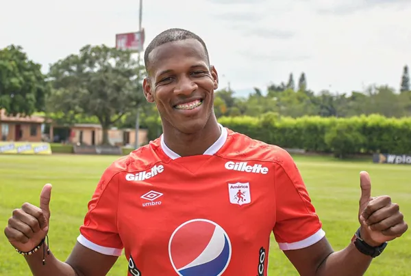 El América de Cali acaba de informar acerca de la lesión de Elvis Mosquera, esto se hizo oficial luego de dos partidos sin que el jugador apareciera, fuentes extra oficiales informan que estará de baja por bastante tiempo. El club pagó $550 mil euros por su pase; Elvis se suma a la lista de los refuerzos que llegaron y no jugarán por lesión.