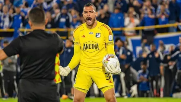 El arbitraje nos vuelve a dejar con la boca abierta. Foto: Instagram