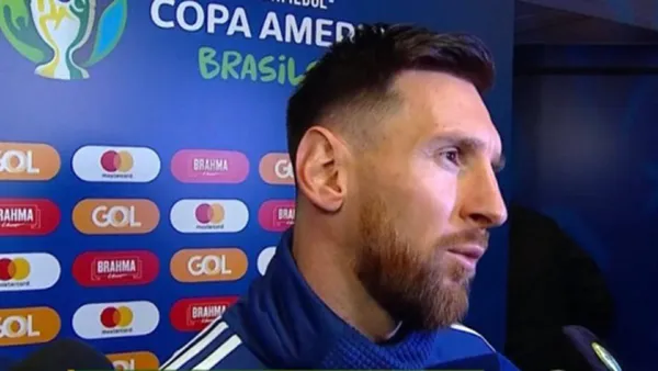 El argentino ha tenido tres mediáticos disgustos con en ente sudamericano, uno de ellos le significó la salida de la selección por un par de meses