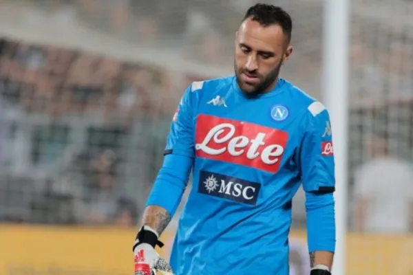 El arquero colombiano no ha definido su futuro con el club quien ya tendría su reemplazo por un jugador de Sassuolo.