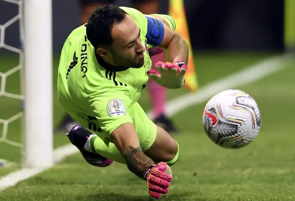 El arquero de la Selección Colombia está en la mira de la Juventus y ahora si el Napoli desea retenerlo.