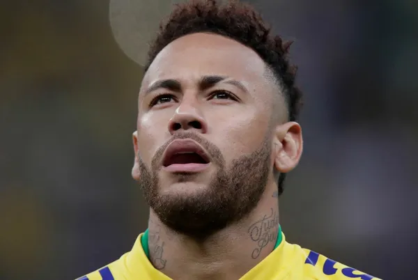 El astro brasileño tuvo una anécdota con un niño en Colombia en su anterior visita y le mandó un regalo especial hace pocos días, pocos medios reseñaron ese noble gesto de Neymar.