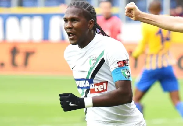 El atacante colombiano que ahora juega en Brasil no se aguantó el haber sido obviado del combinado nacional otra vez y se quejó.