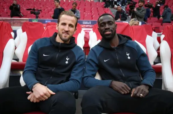 El atacante inglés felicitó a Davinson Sánchez por su reciente gol con el Tottenham y adicional a ello tuvo un emotivo gesto que se alcanzó a ver en la transmisión televisiva.