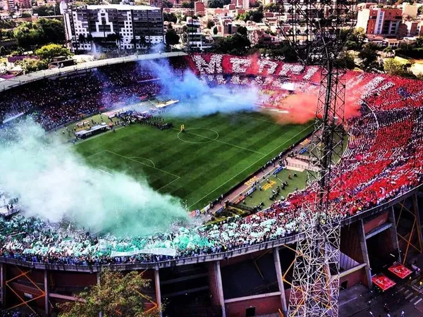 El Atanasio abre sus puertas para nuevo clásico entre Nacional y el independiente, ambas hinchadas están citadas a la 5:45 pm, para ver al club de sus amores.