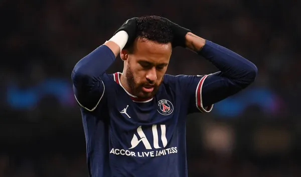 El brasileño es uno de los señalados por hinchas y prensa luego de la eliminación en Champions League contra Real Madrid.