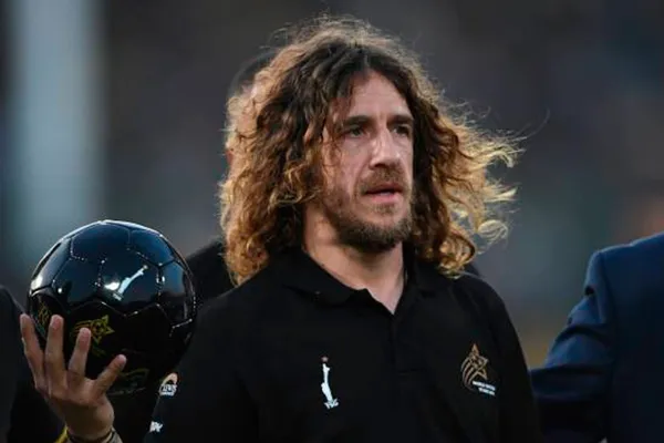 El campeón del mundo Carles Puyol tiene respeto por Independiente Santa Fe e incluso cuenta con la camiseta del cuadro “Cardenal” estampada con su nombre.