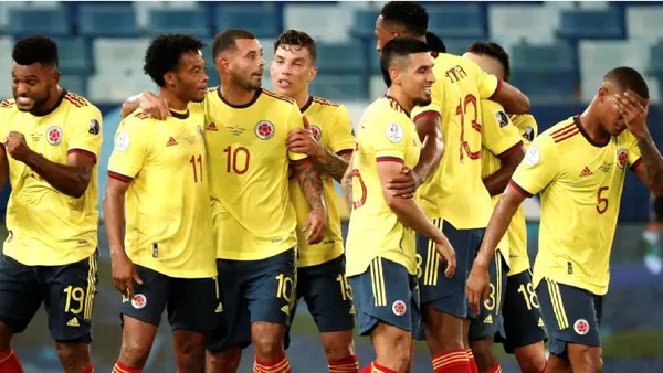 El cobro corto permitió sorprender a la defensa ecuatoriana en el debut por Copa América filtrando un pase que dejó a cardona de cara al gol.