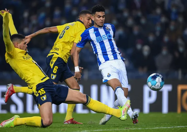 El colombiano anotó un golazo en Portugal y la prensa internacional no perdió el tiempo para elogiarlo.