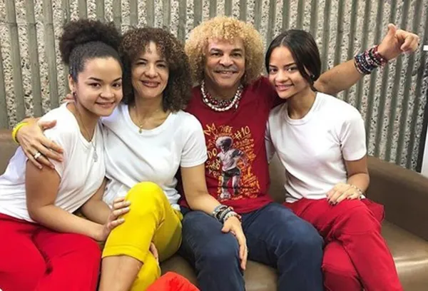 El colombiano Carlos Valderrama publicó una imagen de su familia que logró dejar ver esa fibra sentimental en él y en uno de sus herederos.